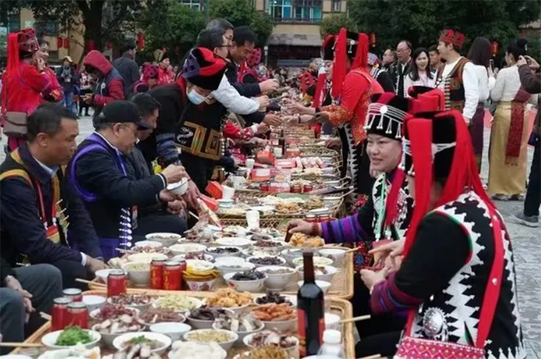 11月17日，來紅河品“天下最長宴席”！